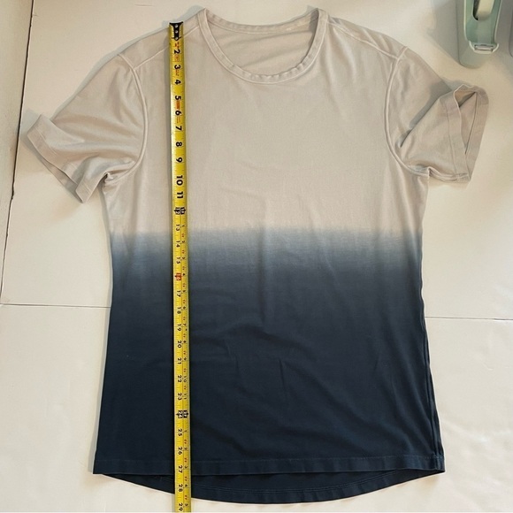 Lululemon 5 Year Basic Tee Blue Spray Ombre Vapor Graphite Grey Mens Tee Shirt - Picture 9 of 9